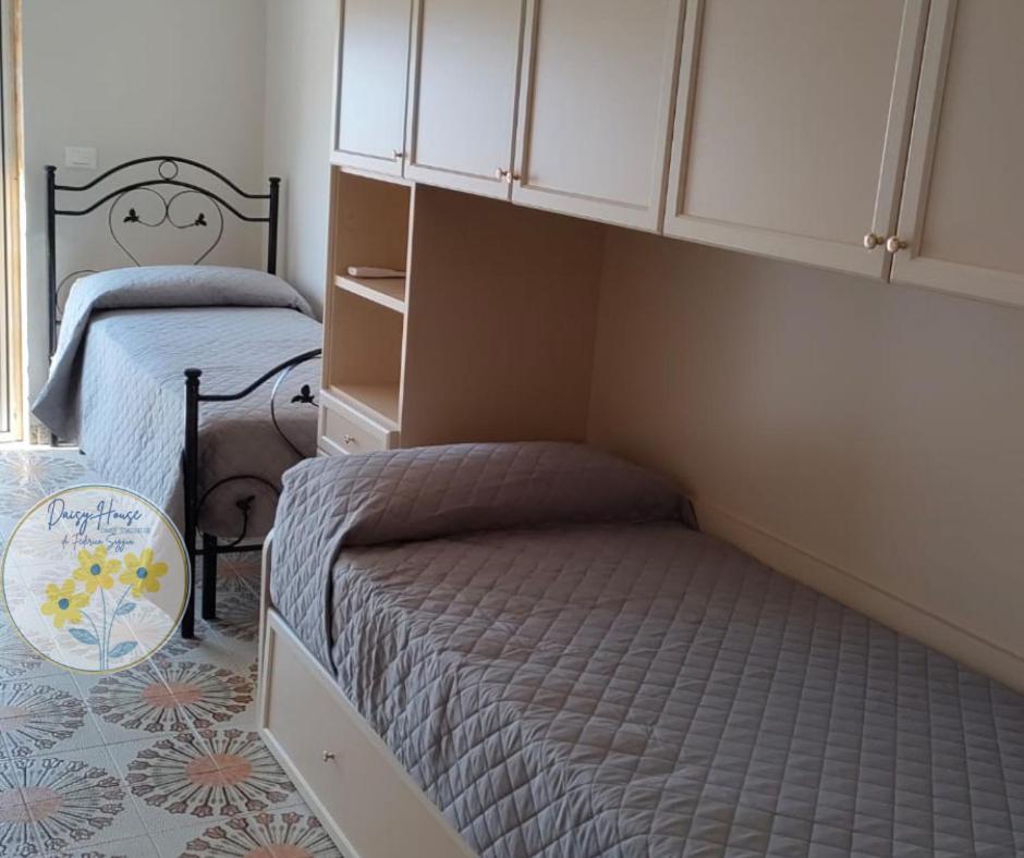 Holiday home Daisy House